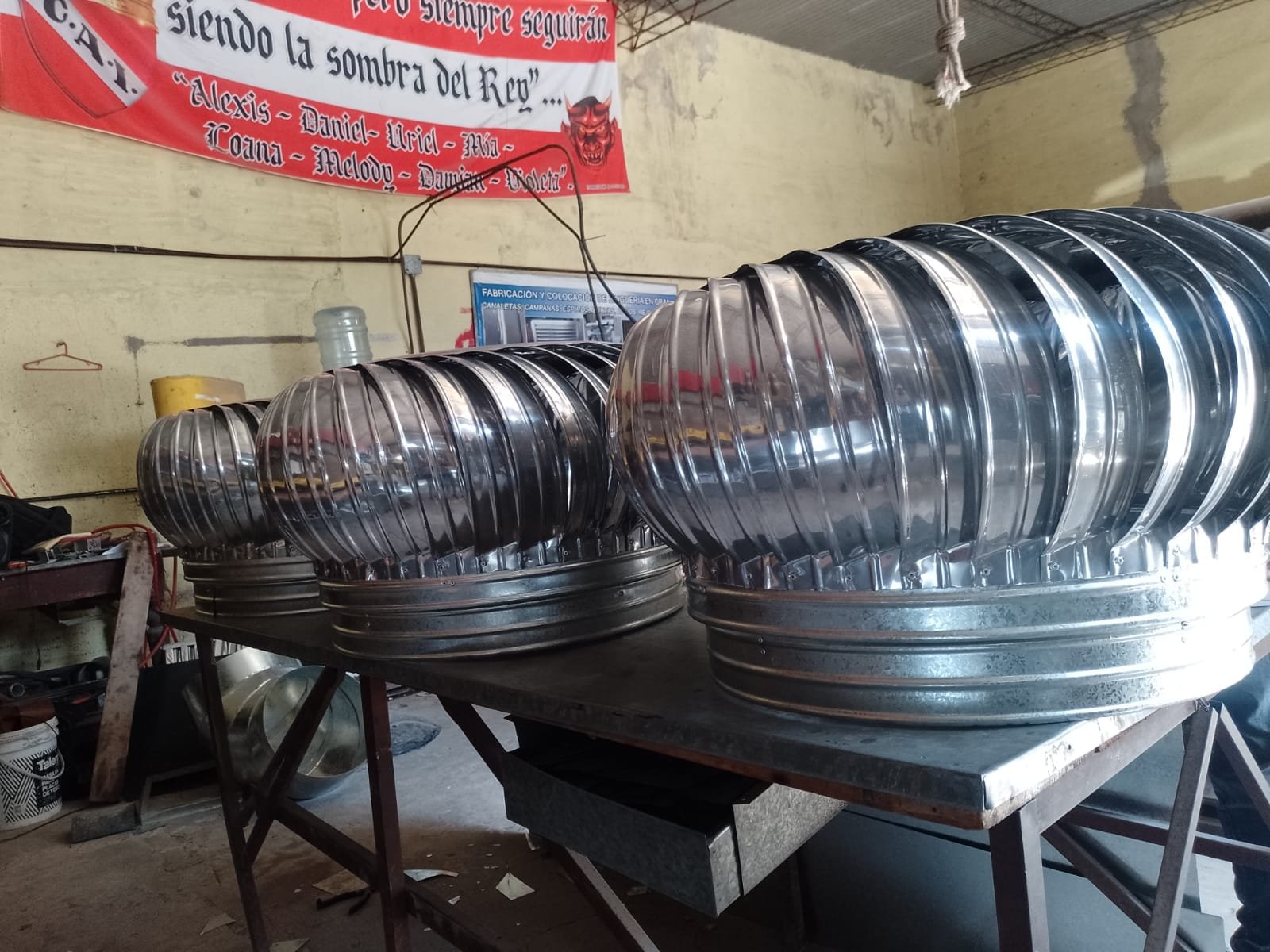 Extractor eólico metálico para ventilación de galpones y depósitos